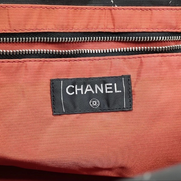Chanel Tote From the 1997-1999 Collection by Karl Lagerfeld - Picture 7 of 10